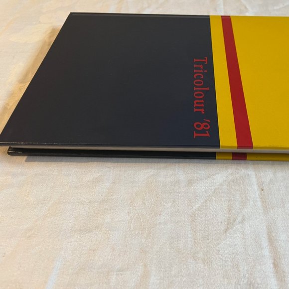 QUEEN'S UNIVERSITY TRICOLOUR Yearbook 81 1981 Mint Kingston Ontario Canada - Picture 11 of 12